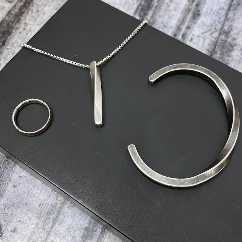 ست بنگل پیچ و گردنبند پیچ‌ و حلقه رنگ دودی