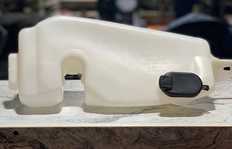 مخزن شیشه شور ال 90 رنو پارت اصلی