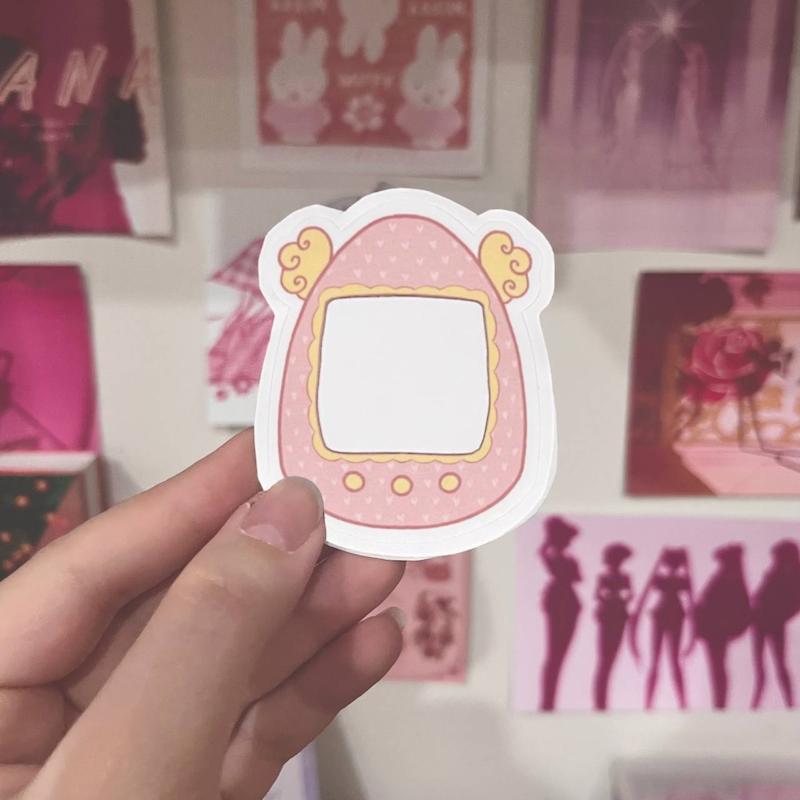 استیکر tamagotchi صورتی