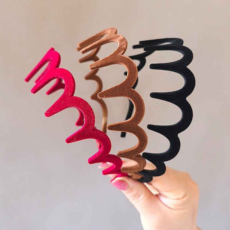 تل سر موج دار مخملی زنانه در رنگ بندی مشکی، نسکافه ای و زرشکی - گلسر سوما