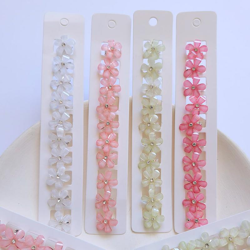 قفل موهای کوچک طرح شکوفه نگین دار در رنگهای سبز و صورتی و سفید و سرخابی - فروشگاه آنلاین گلسر سوما