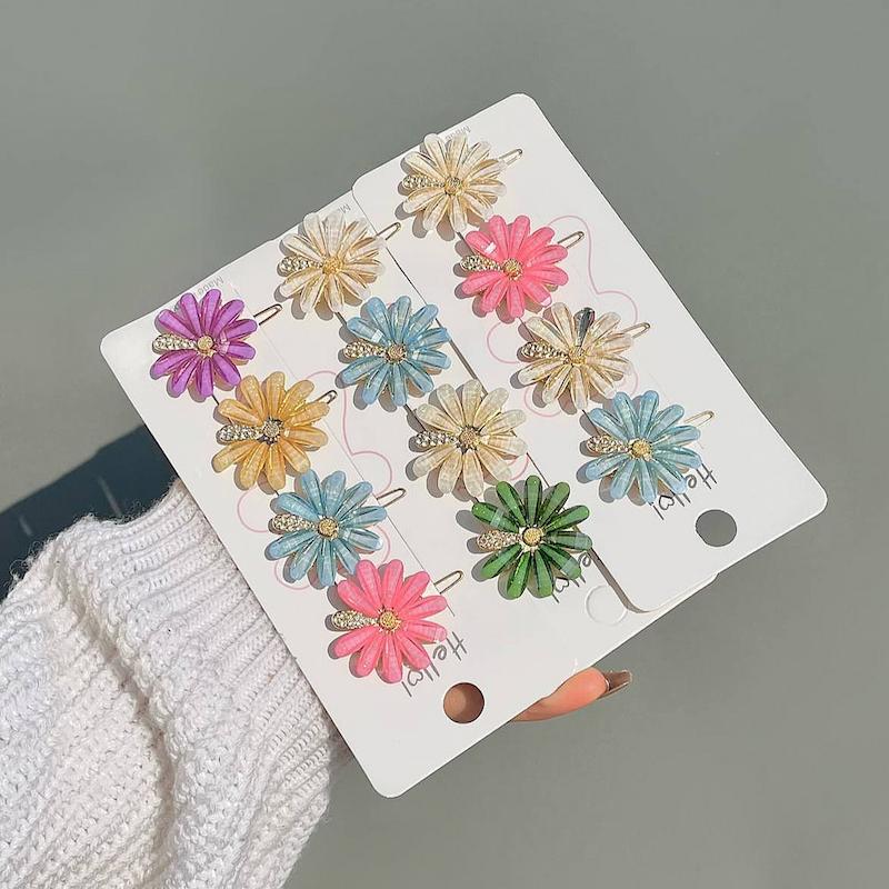 سنجاق سر چفتی طرح گل بابونه در رنگهای متنوع - سایت فروشگاهی گلسر سوما