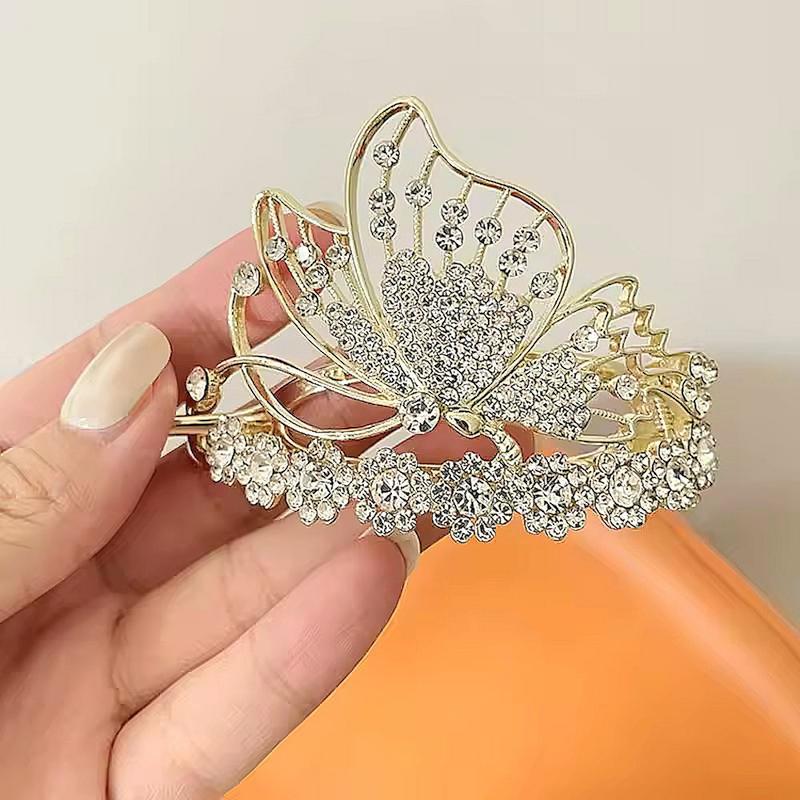 گیره مجلسی چفتی طلایی طرح پروانه نگین دار با آویزهای زنجیری مروارید - گلسر سوما