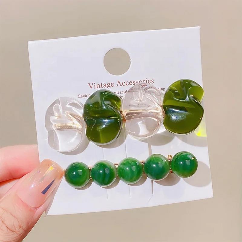 ست دو عددی گیره مو مجلسی شامل یک گیره با مهره های سبز مرمرین و پک گیره با کریستال های سبز و شفاف - گلسر سوما