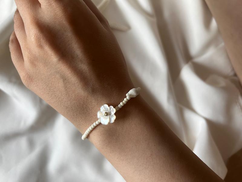 دستبند گل با گوی طلا 1105