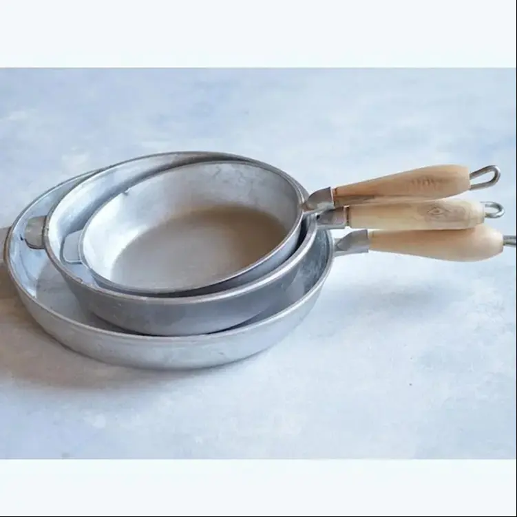 ماهیتابه چدن روسی سایز متوسط مدل گود