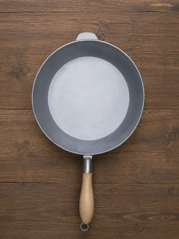 ماهیتابه چدن روسی سایز متوسط 