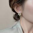 گوشواره گلبرگ دار کد 2052