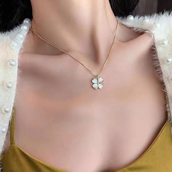 گردنبند عقیق گل چهار پر کد 3011