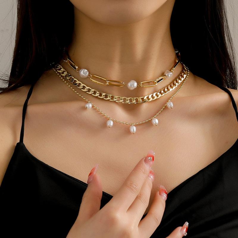 گردنبند چند لایه مروارید کد 8072