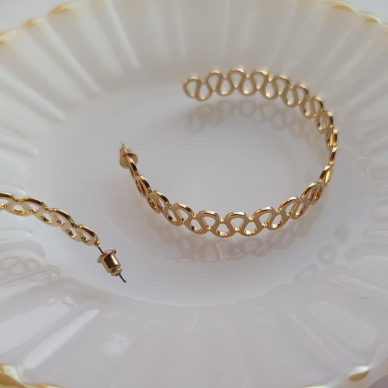 گوشواره بزرگ طلایی