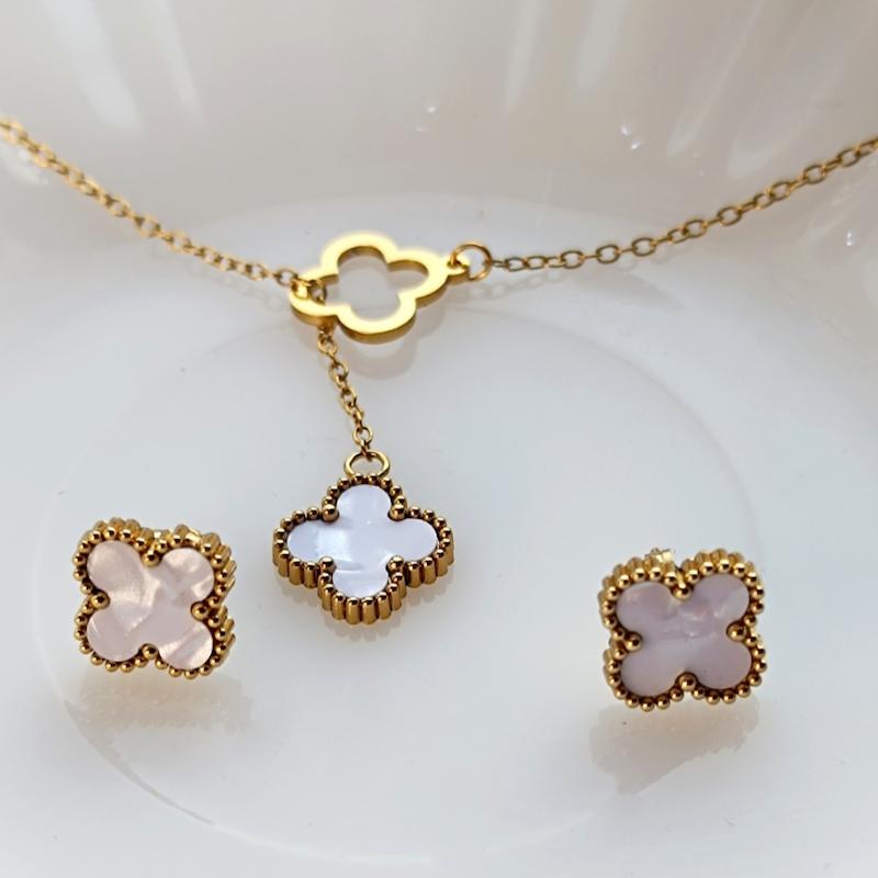 گوشواره و گردنبند ونکلیف