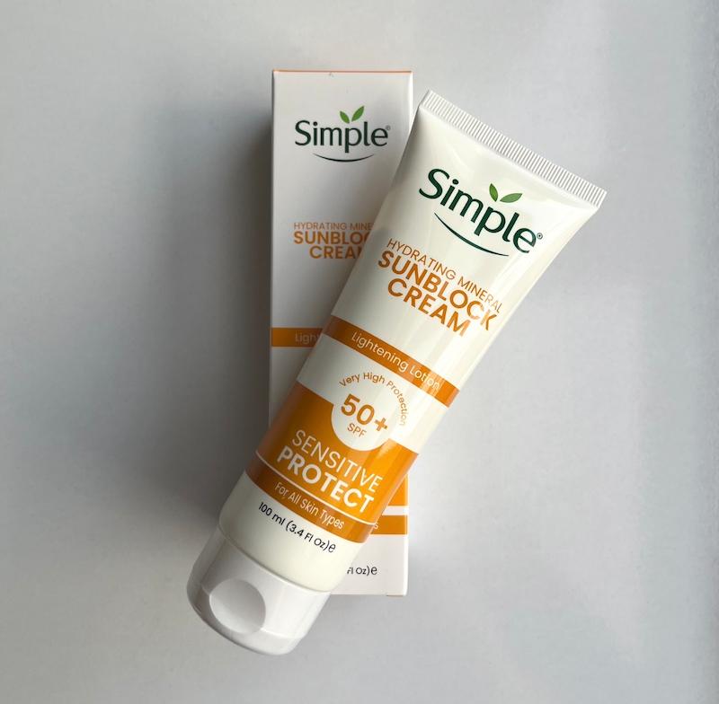 کرم ضد آفتاب تیوپی مینرال آبرسان سیمپل مدل Hydrating Mineral Sunblock Cream SPF 50