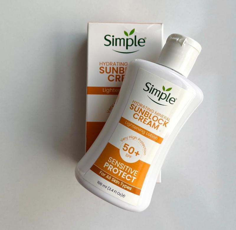 کرم ضد آفتاب مینرال آبرسان سیمپل مدل Hydrating Mineral Sunblock Cream SPF 50