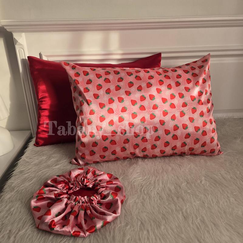 روبالشی ساتن ابریشم طرح توت فرنگی