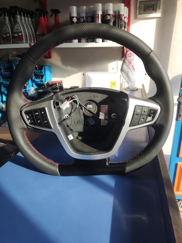 غربیلک فرمان دنا D کات با کلیدای کنترلی (دوخت قرمز)