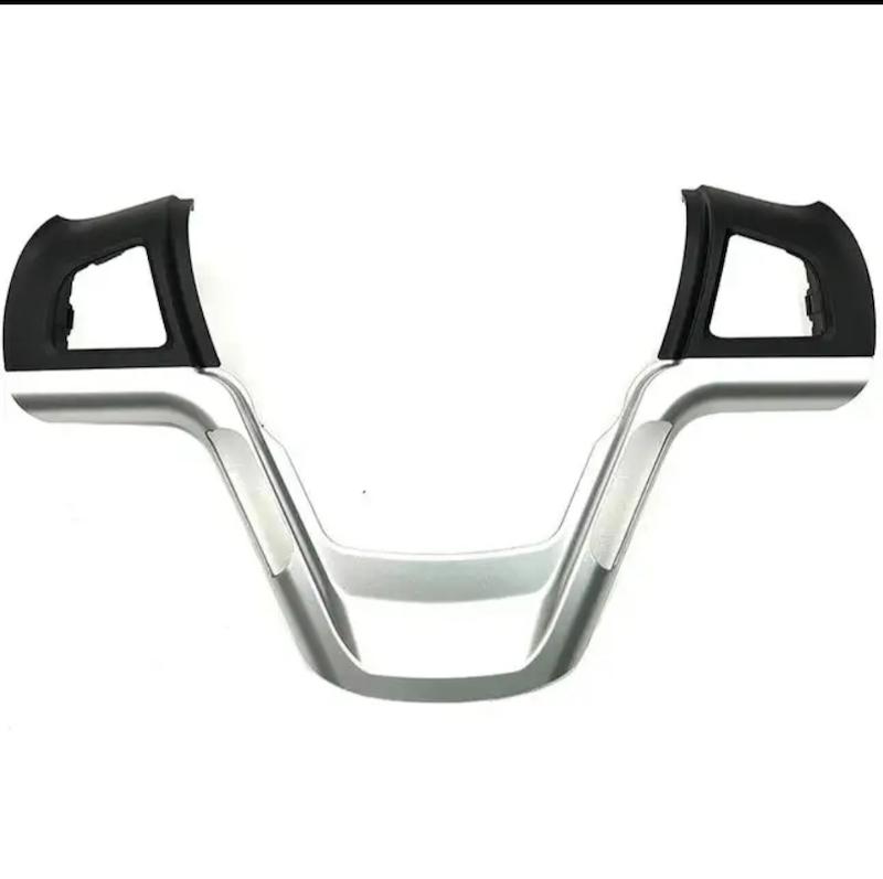 زه و قاب کلید نقره ای روی فرمان 207 و رانا پلاس