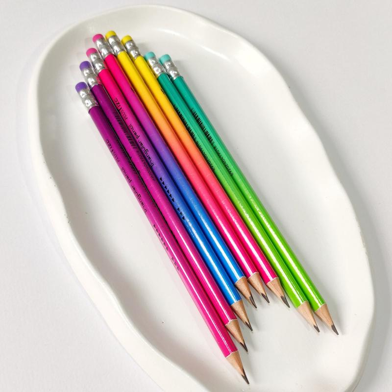 مداد سیاه سه گوش پاکن دار تیزو 