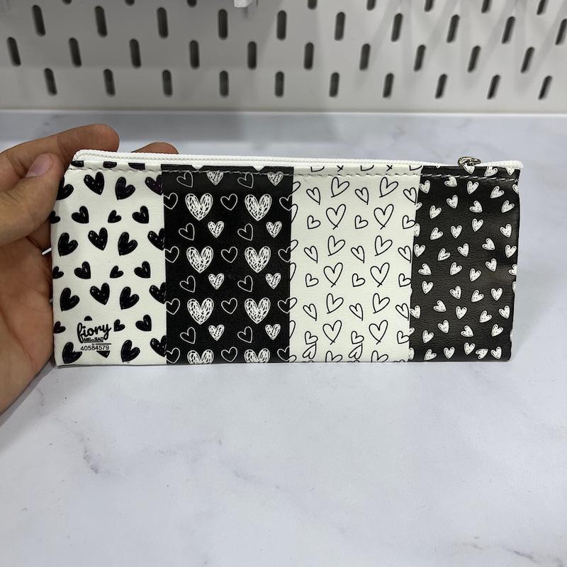 جامدادی قلب قلبی سیاه سفید چرم مصنوعی