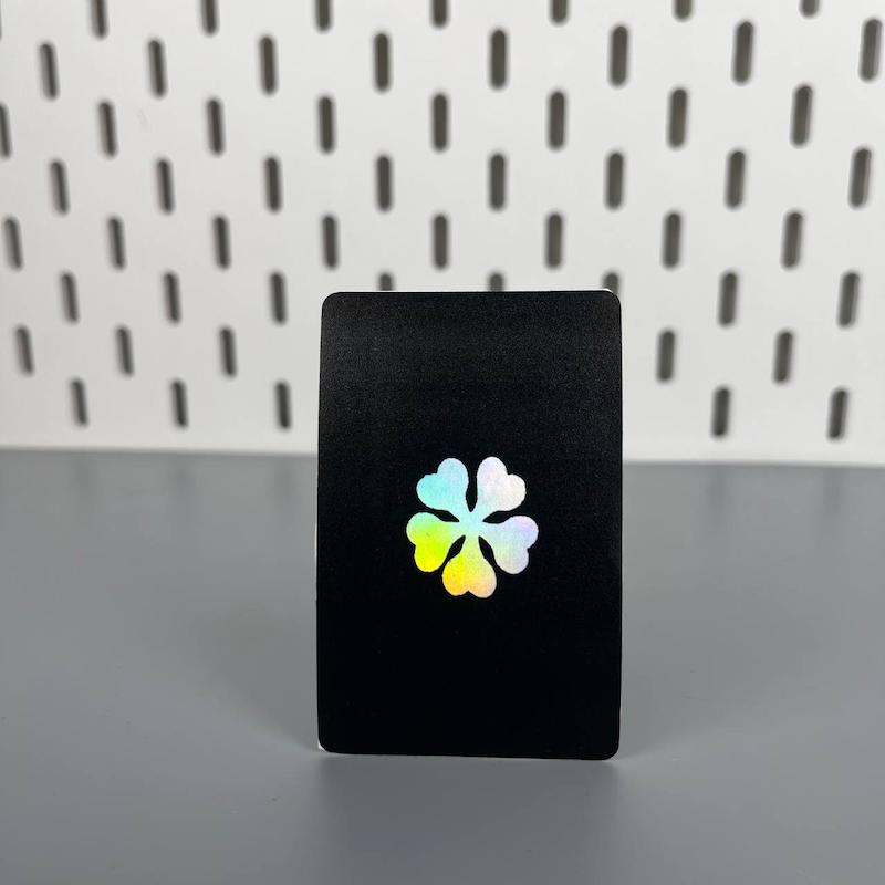 استیکر عابربانک هولوگرامی استیکر کارت انیمه بلک کلاور طرح شبدر سیاه