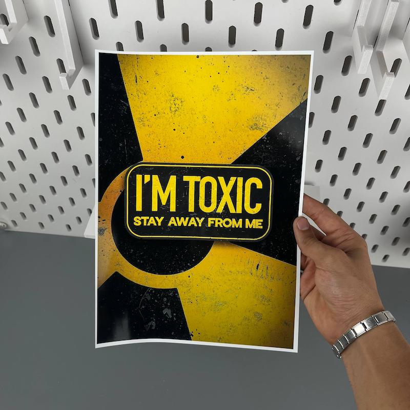 پوستر اتاق خفن من سمی ام ( I'm toxic) 