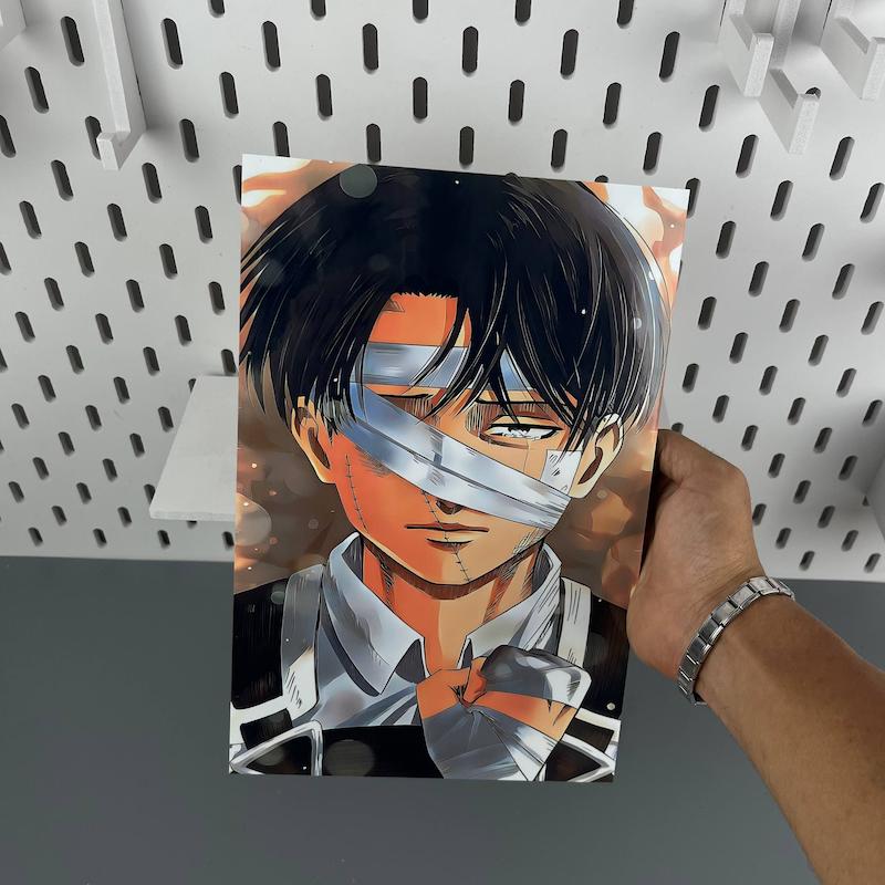 تابلو شاسی انیمه A4 چوبی طرح فرمانده لیوای(Levi)،(Attack on Titan)  ( اندازه  20 در 30 سایز A4)