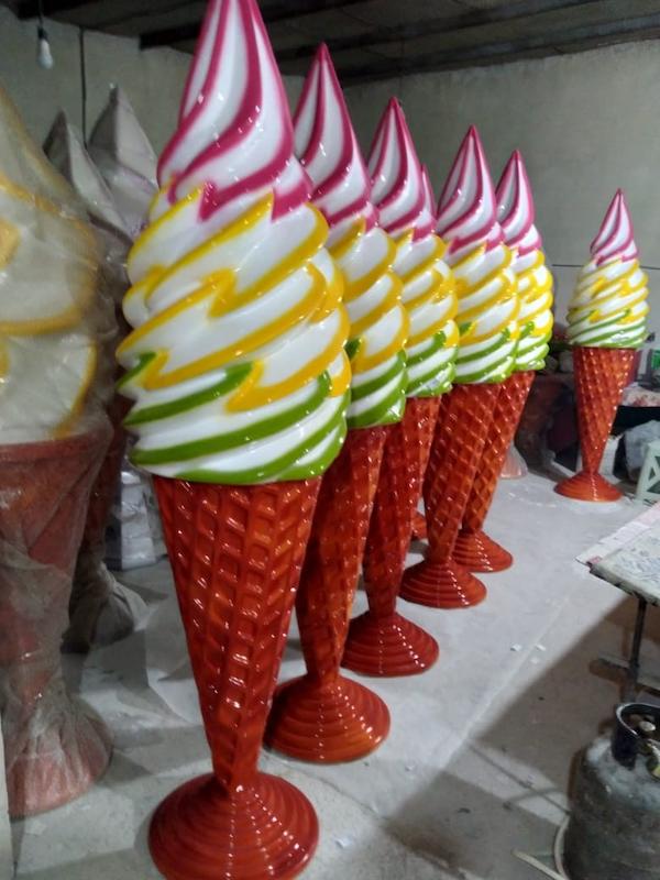 ماکت بستنی قیفی سه رنگ و لب ژله ای