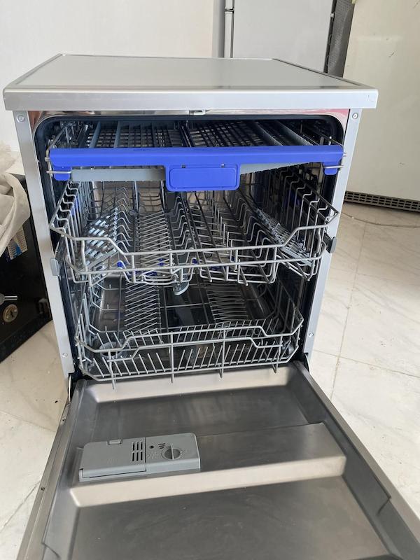 ماشین ظرفشویی زیرووات سفیدمدل 3550w