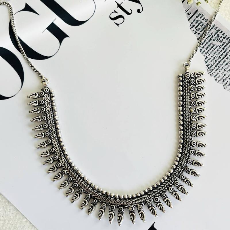 گردنبند هندی پرکار و سلطنتی مدل «تیارا»