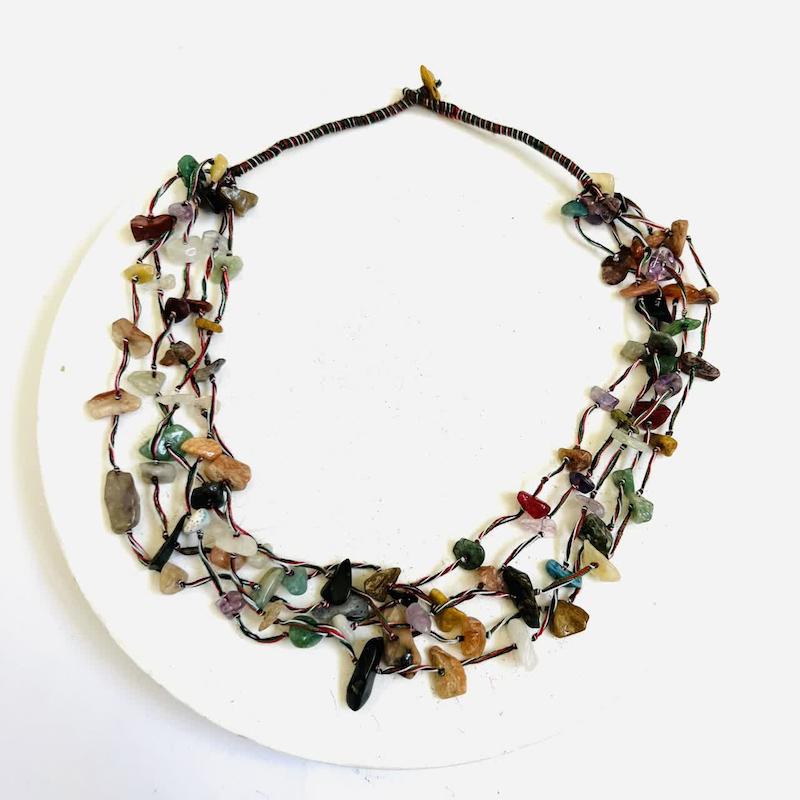 گردنبند زنانه ۵ ردیفه با سنگ های طبیعی 
