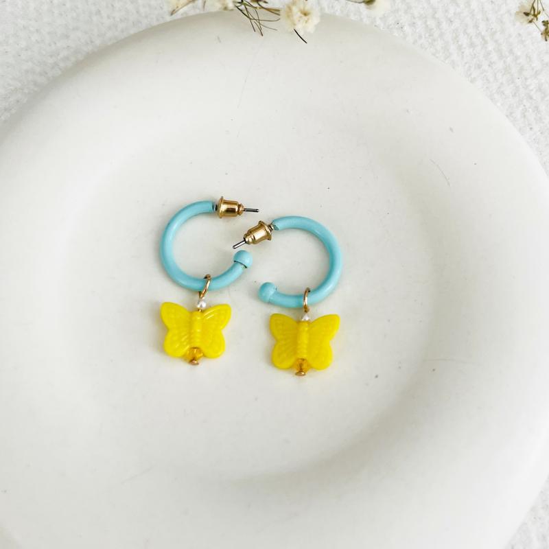 گوشواره حلقه ای با آویز پروانه