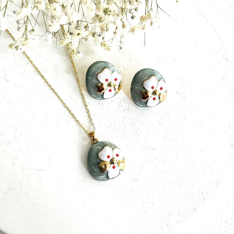 ست گردنبند و گوشواره طرح "شکوفه"