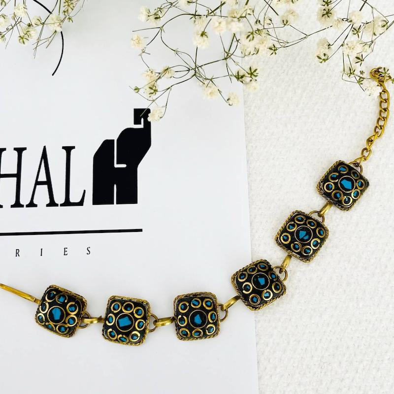 دستبند نپالی دستساز با تزیین سنگ های معدنی 