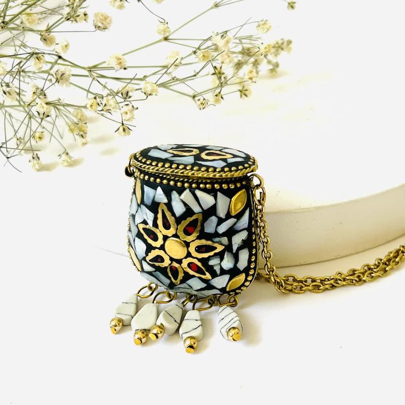 گردنی سنگ کوب صندوقچه خاطرات رنگ سفید 