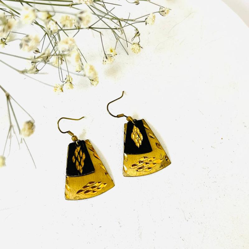 گوشواره برنجی زنانه مدل «آذینِ ماه»