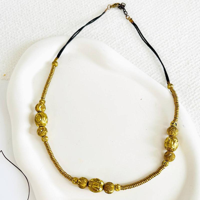 گردنبند برنجی توپی مدل «طلای کهنه کلاسیک»