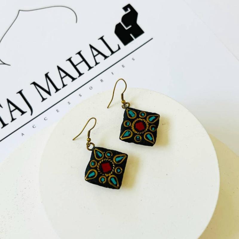 گوشواره نپالی با سنگ های معدنی