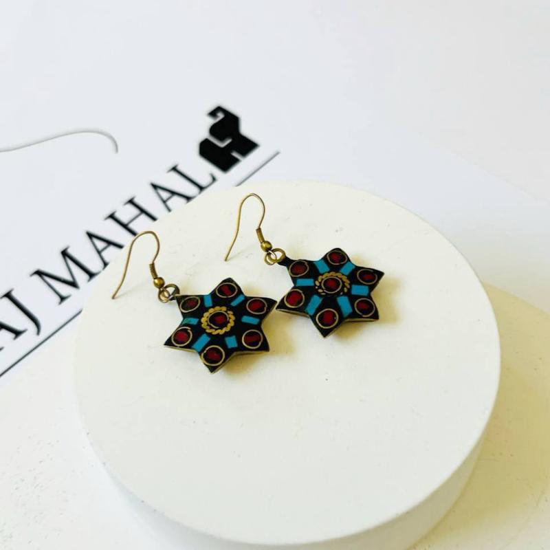 گوشواره نپالی طرح ستاره با سنگ‌های معدنی