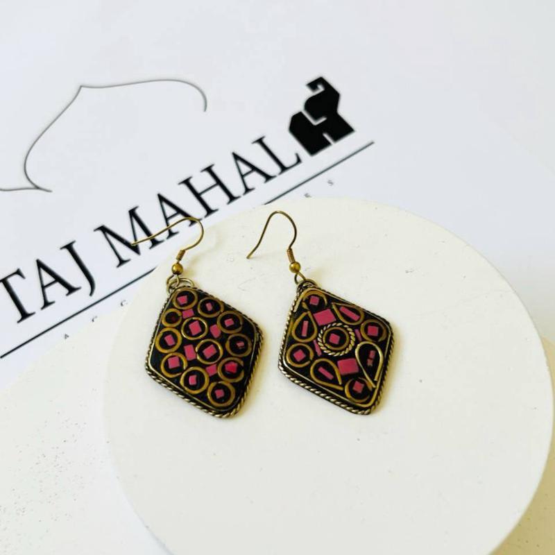 گوشواره نپالی با سنگ های معدنی