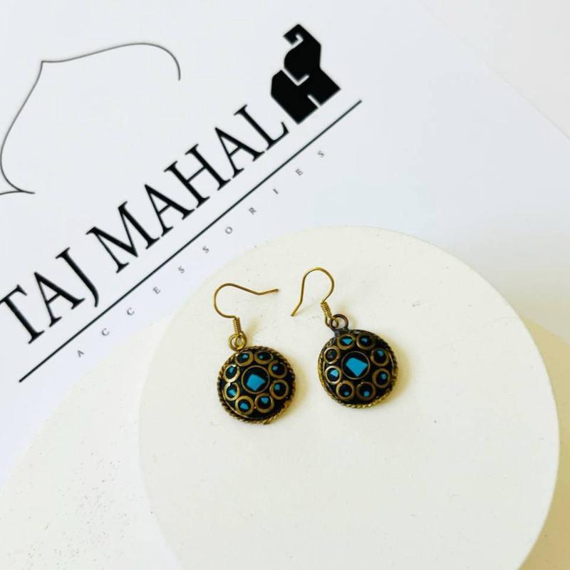 گوشواره نپالی با سنگ‌های معدنی فیروزه ای