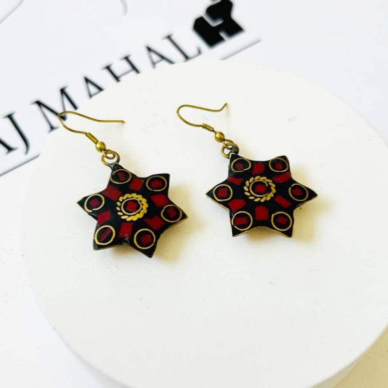 گوشواره نپالی ستاره ای با سنگ های معدنی قرمز