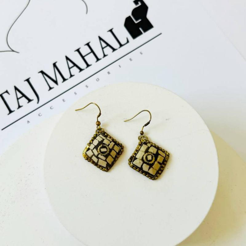 گوشواره نپالی هندی با سنگ های معدنی سفید 