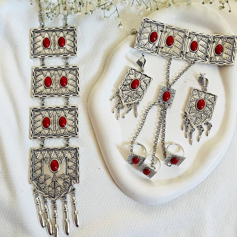 گردنبند نقره‌ای نگین قرمز مدل “الیزا“