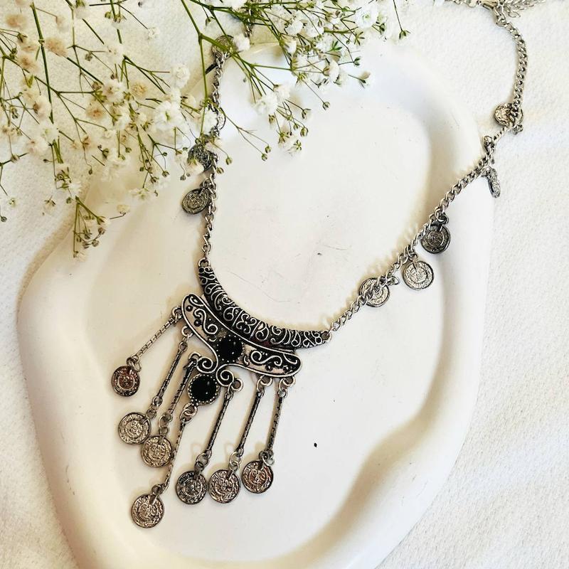 گردنبند سکه‌ای نقره‌ای مدل “میترا“