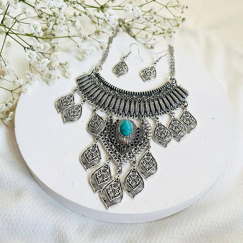 گردنبند نقره‌ای نگین فیروزه مدل “نیلو“