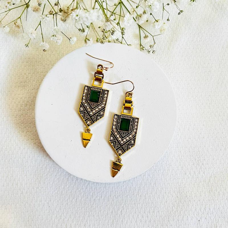 گوشواره تهمینه با نگین سبز زمردی با اصالت و خاص