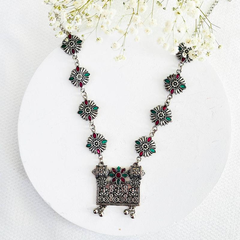 گردنبند هندی طرح گل مدل «دیوا»