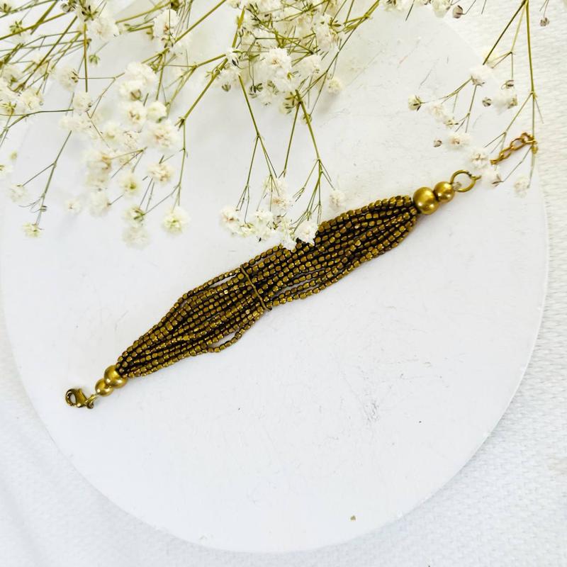 دستبند برنجی، دستبند