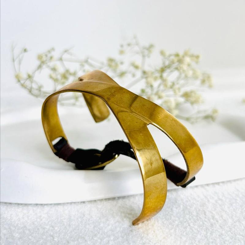 بنگل برنجی زنانه هندی با بند چرمی قابل تنظیم