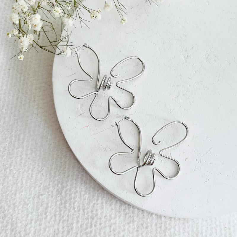 گوشواره پروانه نقره ای